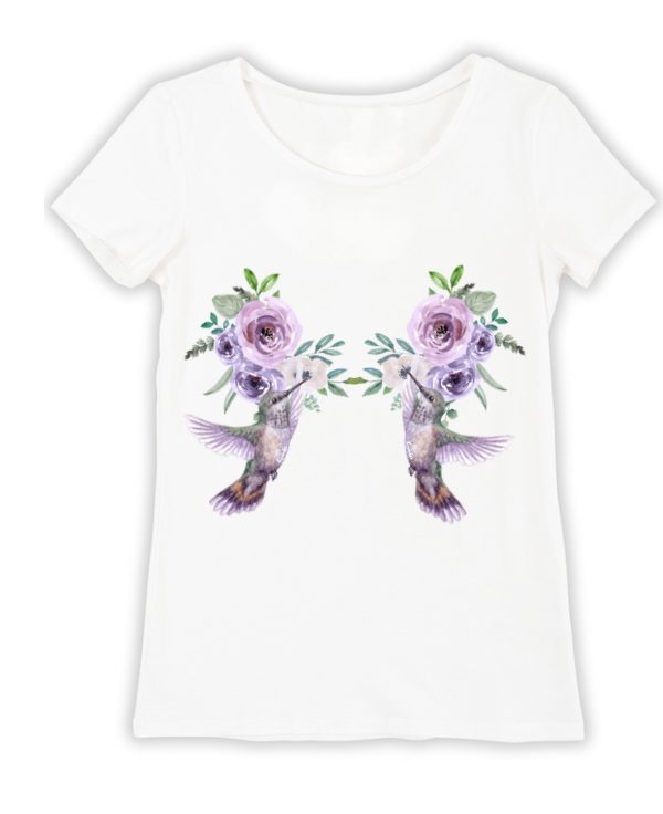 Camiseta con conciencia ecológica inspirada en el colibrí troquilino morado que es avistado en Quito y algunas partes del Ecuador, hermoso y llamativo por su pelaje morado tornasol